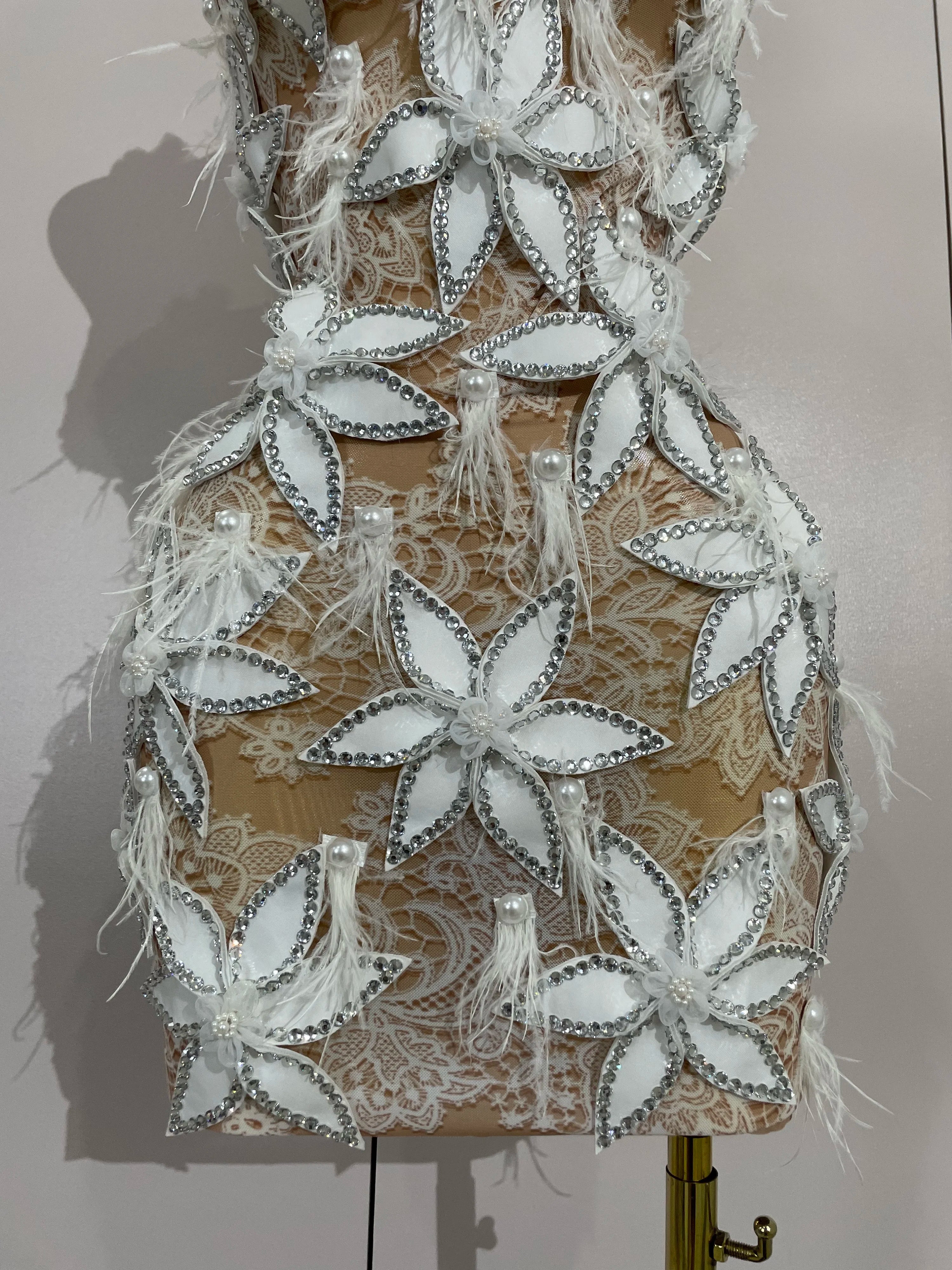 Ailaya Sexy Sparkly Diamond White Flower Feathers Mini Dress